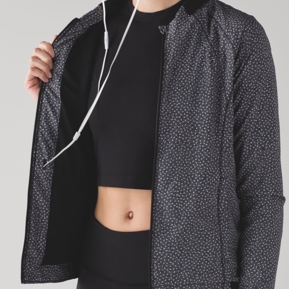 LULULEMON Hit It Jacket Frozen Fizz Black White EUC - Picture 2 of 14